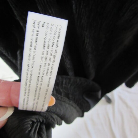 Eloquii Black Velvet Dress Flare Sleeve Textured Keyhole Back Midi Size 28 NWT - Picture 15 of 16